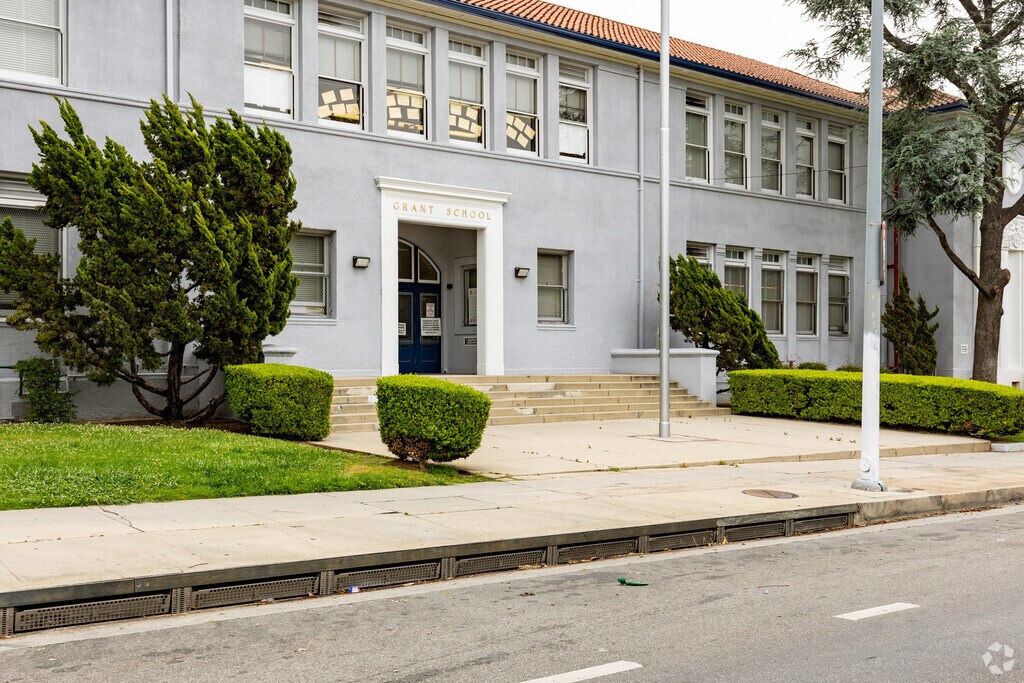 Grant Elementary School, view of the front entrance.