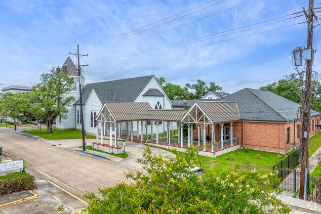 St. Matthew's Episcopal School is a private school serving students from pre-k through middle.