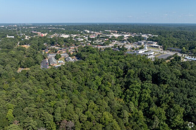 Forest Heights sits between two of the popular shopping areas of Athens.