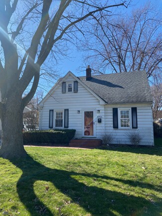 8956 W Delaware Pkwy, Munster, IN 46321