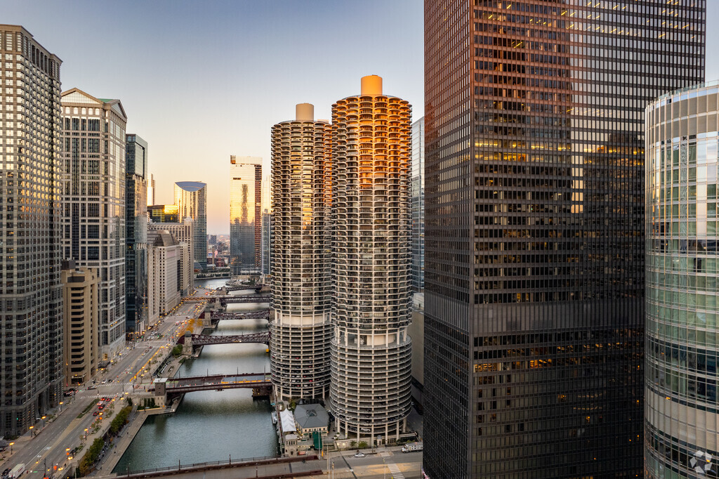 About Marina City, Chicago IL | HOAs, Reviews, Amenities - Homes.com