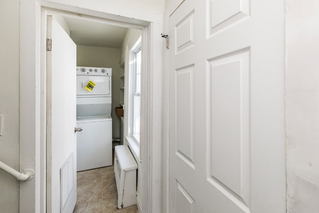 11 Charlotte St unit 4, Baldwinsville, NY 13027 - photo 3