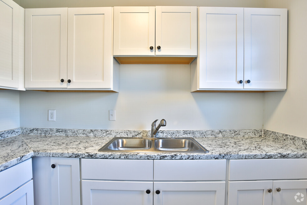 1BR 1 BA 850 SQ FT Kitchen