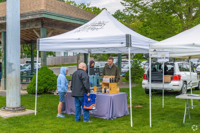 Buy fresh organic produce at the Wallingford Farmers Market happening every May- October.