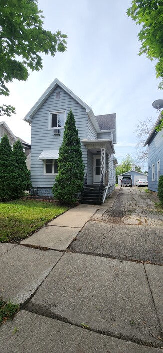 104 E 2nd St, Fond Du Lac, WI 54935