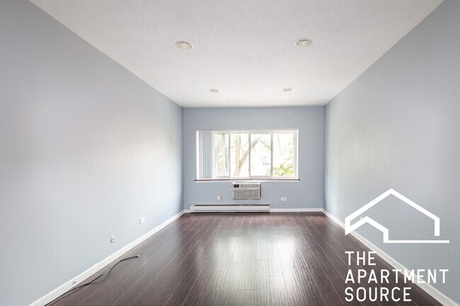 3825 N Pine Grove Ave unit 309, Chicago, IL 60613 - photo 3