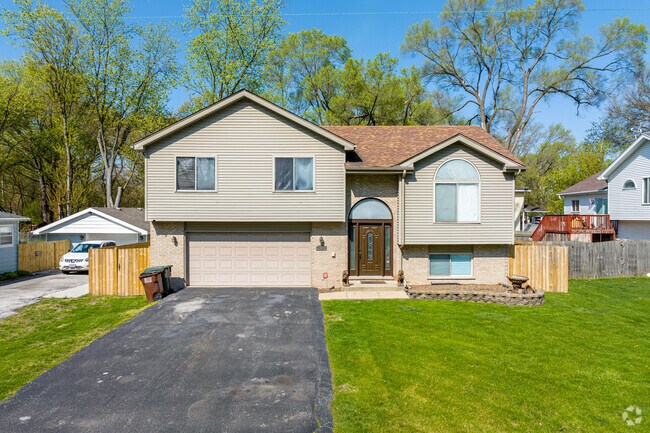 Residents of East Hazel Crest love their raised ranch-style homes in East Hazel Crest.