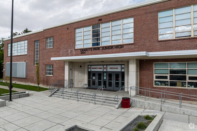 Granite Park Junior High School inspires students to prepare for college.