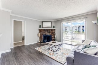 555 Normandy St, Houston, TX 77015