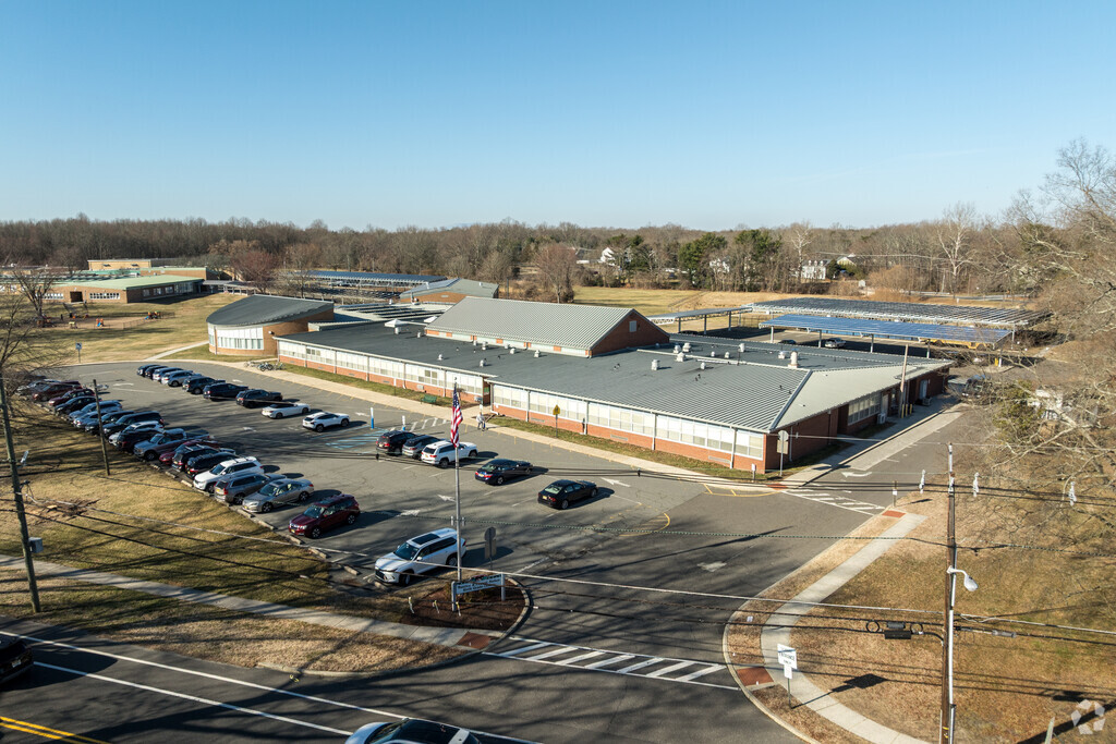 Haines Sixth Grade Center has 287 students in grade 6 with a student-teacher ratio of 9 to 1.