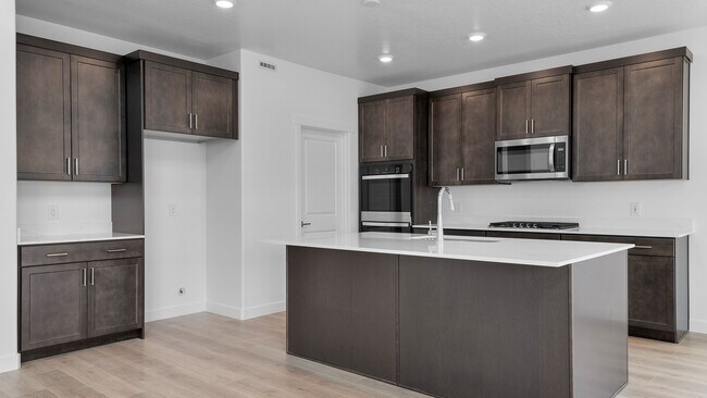 842 N Chillingham Dr, Salem, UT 84653 - photo 7