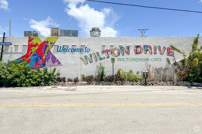 Discover vibrant murals in Wilton Manors.