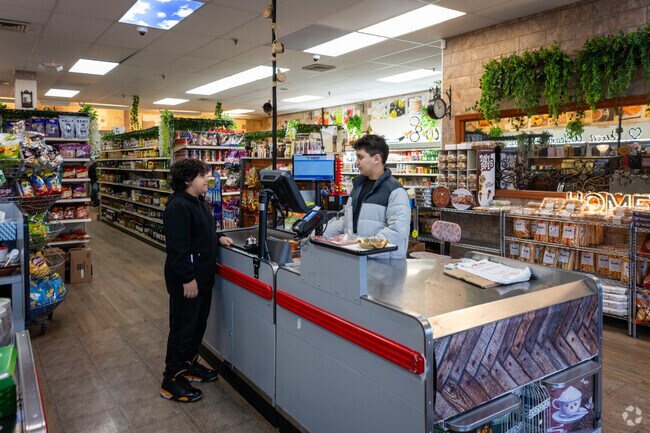 Experience authentic Middle Eastern flavors at Kaloo Halal Market in Natick, Warwick.