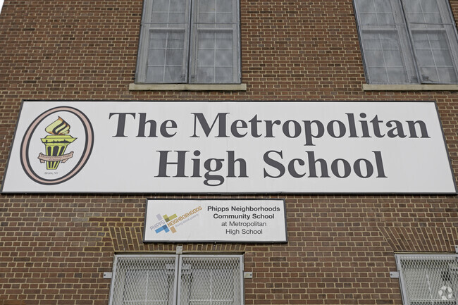 The Metropolitan High School has a student teacher ratio of 6 to 1.