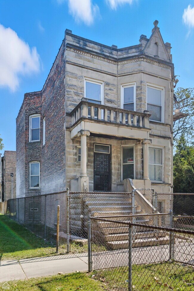 1253 S Avers Ave Unit 2, Chicago, IL 60623