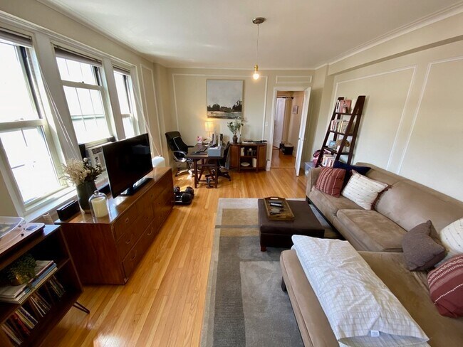 Warwick Condos unit 644, Brookline, MA 02446 - photo 3