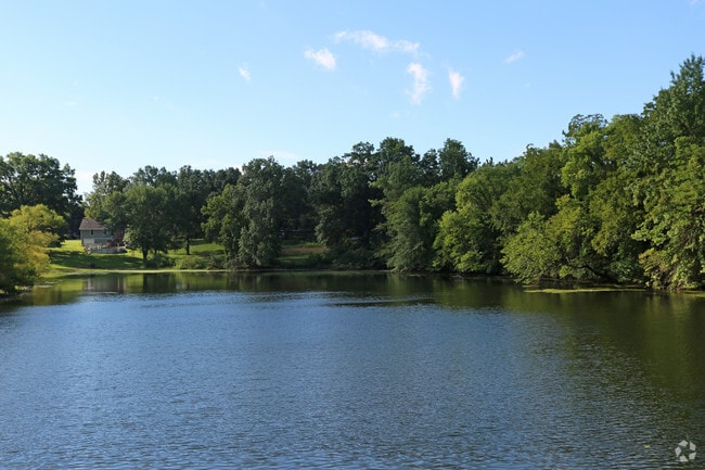 Hunter's Glen Apartments, Kansas City, MO 64151 - photo 3