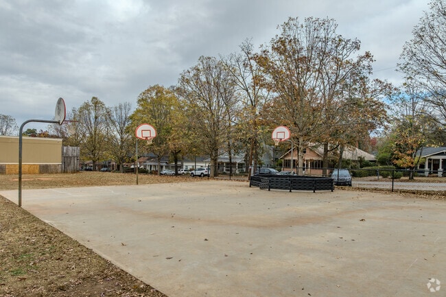Fifth Avenue Upper Elementary School has a student to teacher ratio of 10 to 1.