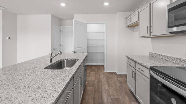 208 Wood St, La Grange, NC 28551 - photo 7