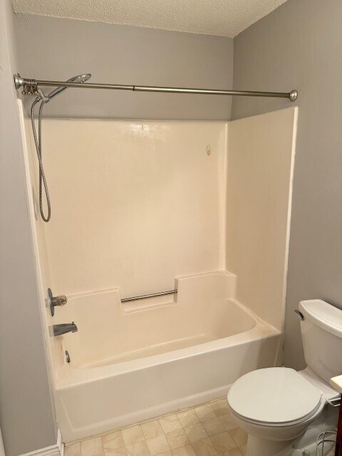 550 Pewaukee Rd unit F, Pewaukee, WI 53072 - photo 6