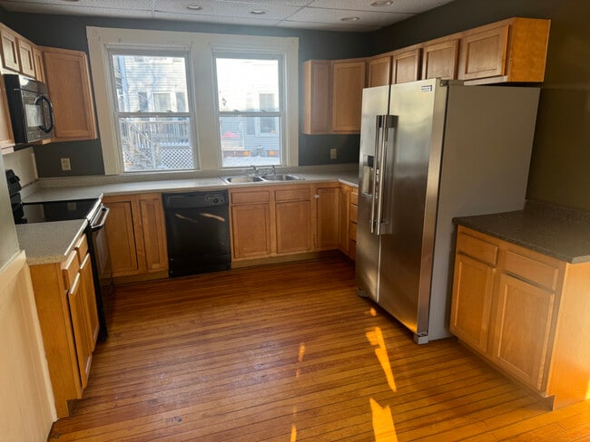 198 Summer St unit 1, Auburn, ME 04210 - photo 2