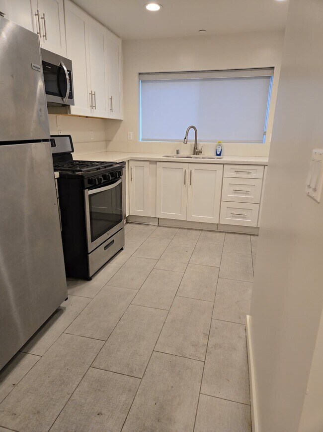 1541 S Orange Grove Ave unit 102, Los Angeles, CA 90019 - photo 3