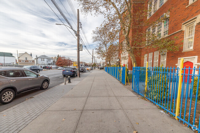 Neighborhood context view of The Ps 97 Highlawn.