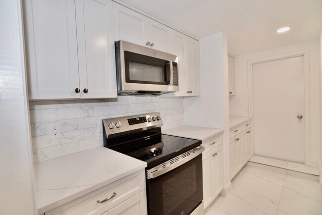 72 Longwood Ave unit 72, Brookline, MA 02446 - photo 2