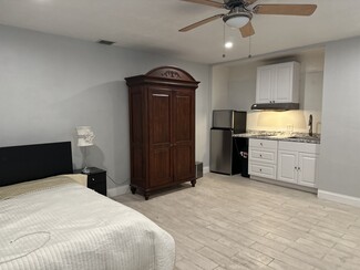 6820 Scott St, Hollywood, FL 33024
