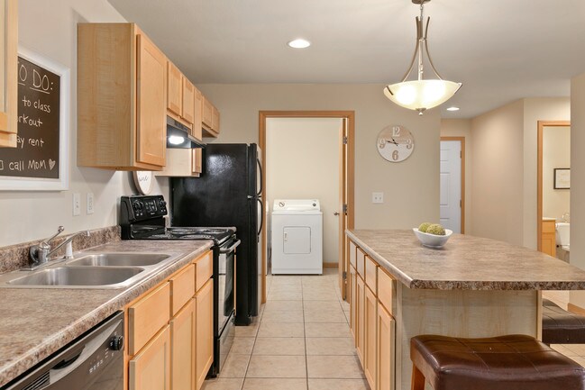 Melrose and Brooklyn Heights Apartments, Charleston, IL 61920 - photo 7