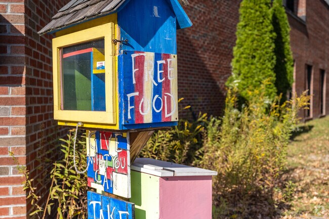 The Interfaith Center in Columbia helps give back to the community.