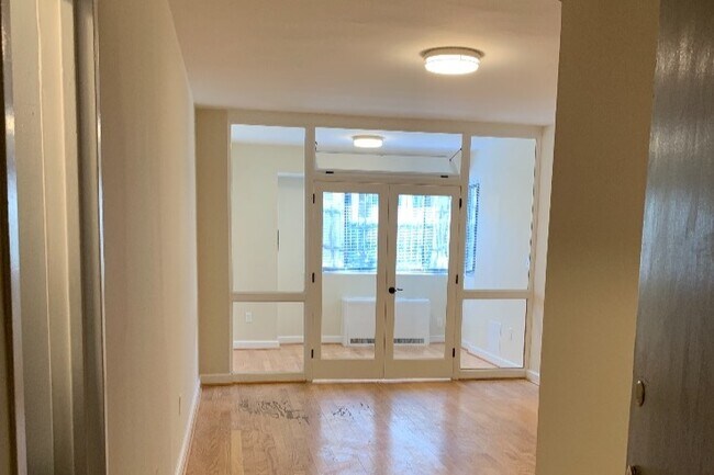 General Scott Apartments unit 3, Washington, DC 20036 - photo 2