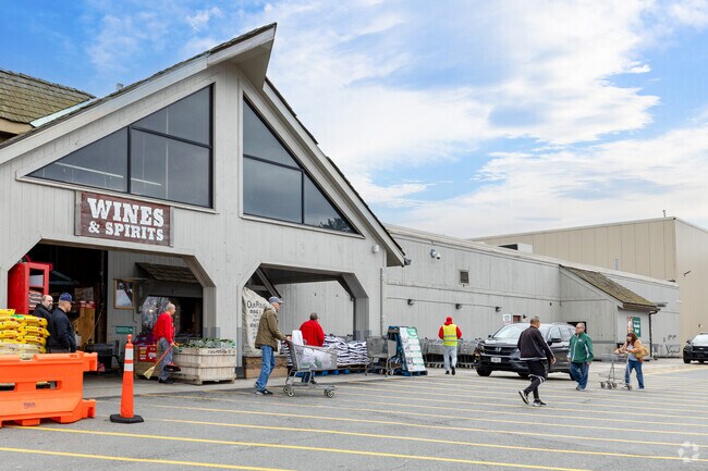 Stew Leonards near Nepera Park attracts people from all around the county.