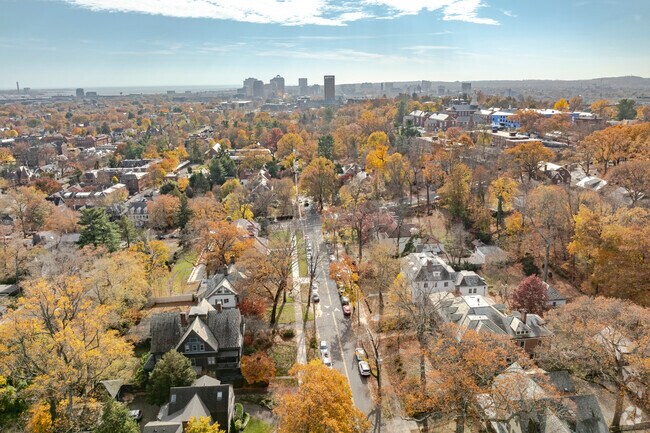 Prospect Hill is located minutes from Downtown New Haven.