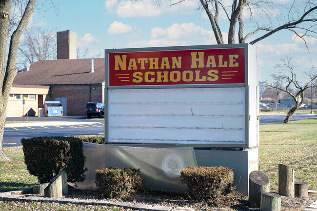 Nathan Hale Primary School has a student-teacher ratio of 15 to 1.