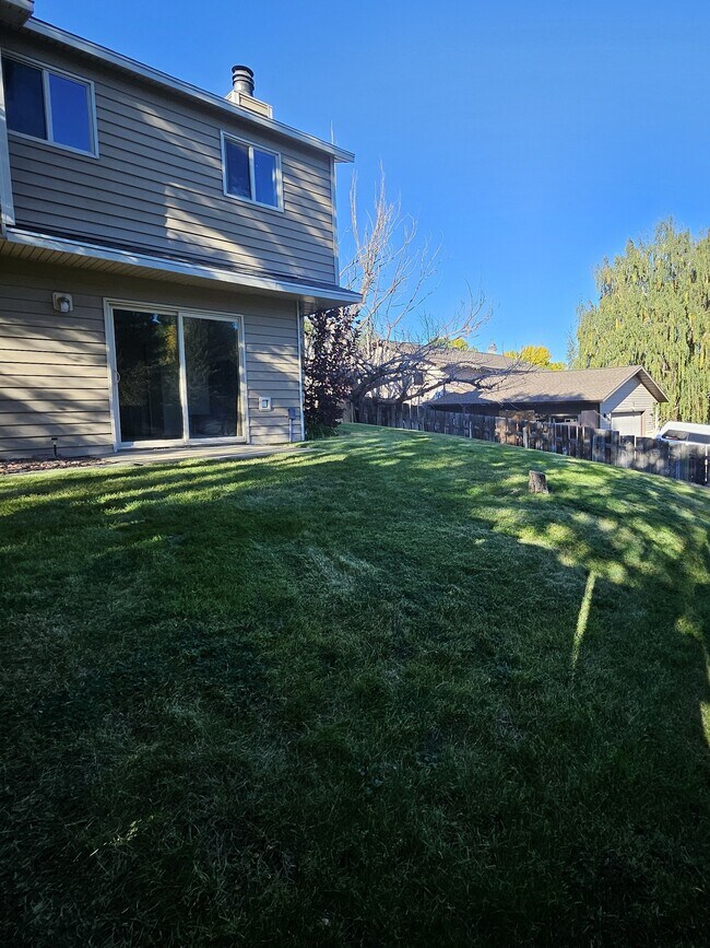 2 bed/1.5 bath with garage