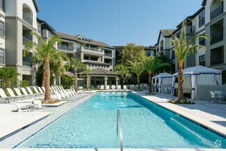 7550 Kirby Dr, Houston, TX 77030