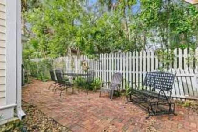 204 NE 3rd Ave unit ID1359117P, Gainesville, FL 32601 - photo 3