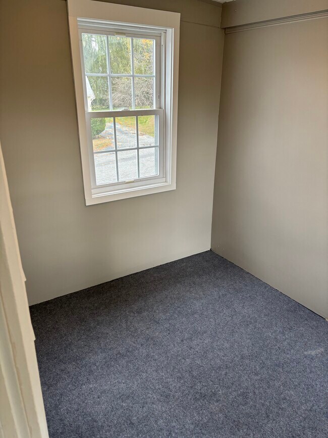 72 Hoover St unit 2 2nd floor, Leominster, MA 01453 - photo 3