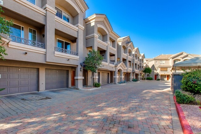 4455 E Paradise Village Pkwy S unit 1036, Phoenix, AZ 85032 - photo 2