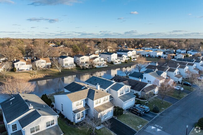 There are several townhome associations right in Holbrook.