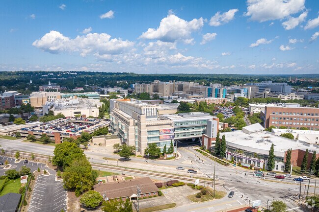 With downtown only a quick walk away, Midtown Augusta is a highly sought after area.