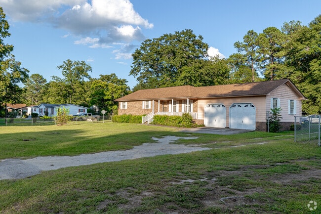 Ranches with two-car garages on large lots are popular in South Sumter.