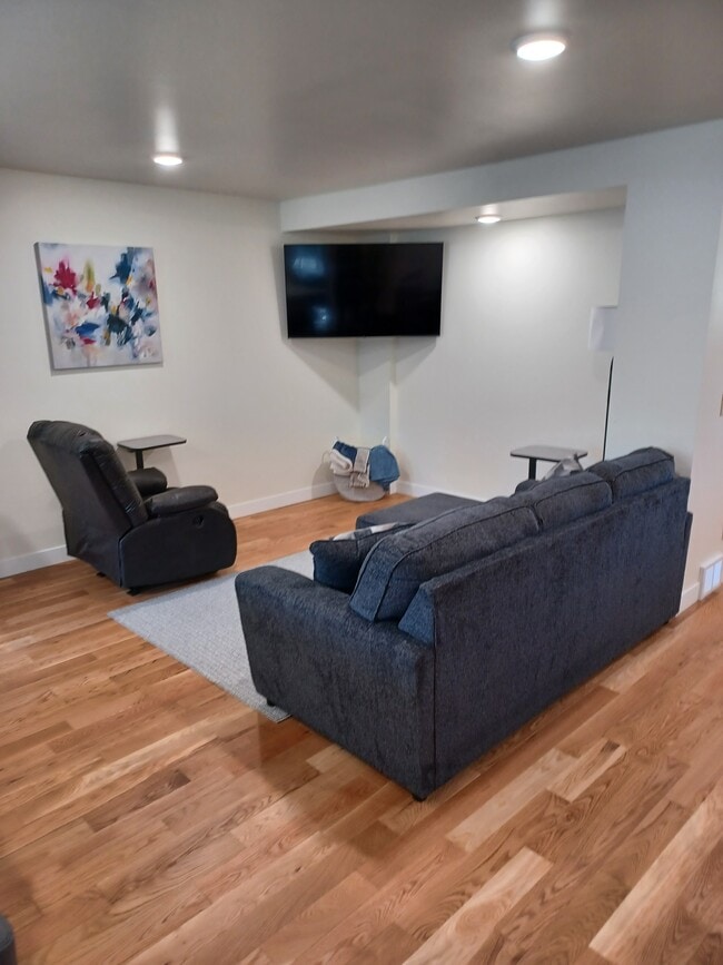 514 Farnam St unit Utilities Included!!, La Crosse, WI 54601 - photo 4