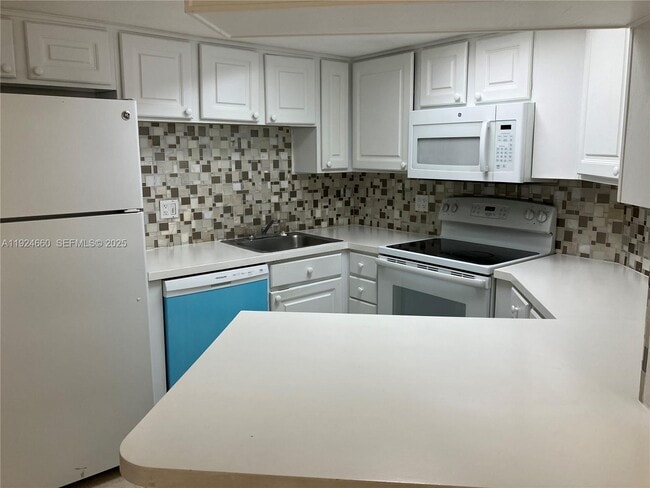 8235 Lake Dr unit 306, Doral, FL 33166 - photo 4