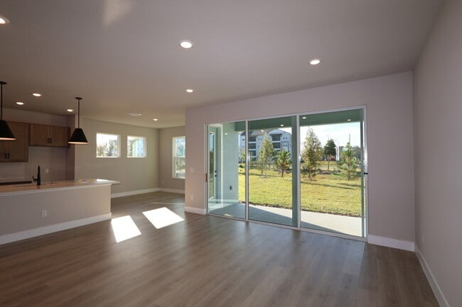 31224 Pendleton Landing Cir, Wesley Chapel, FL 33545 - photo 3