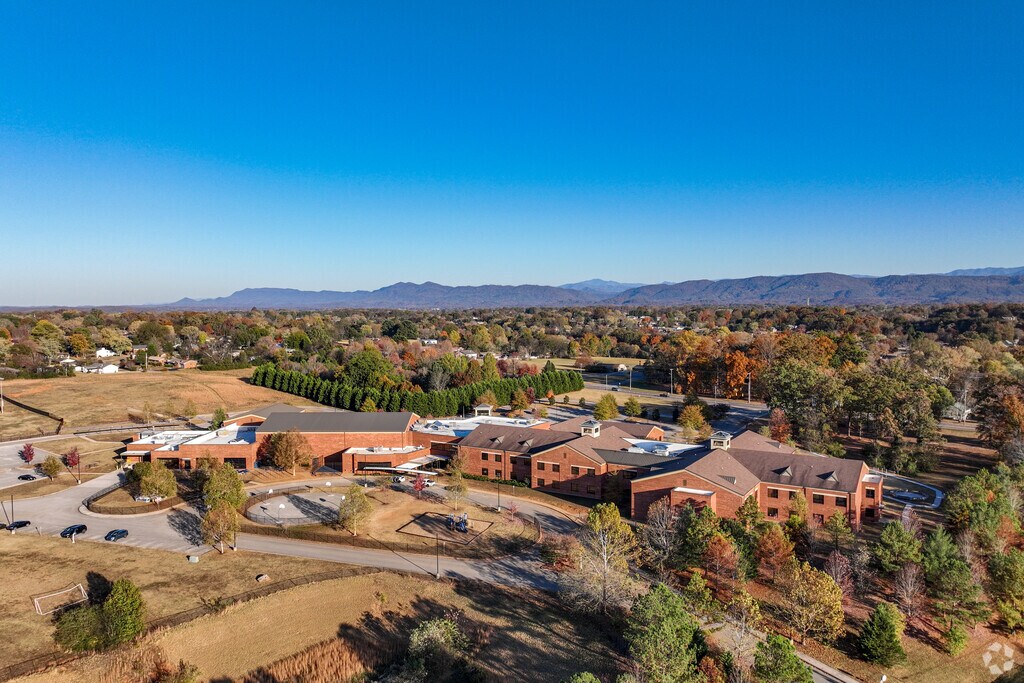 Coulter Grove Intermediate School serves the Oakhurst community.