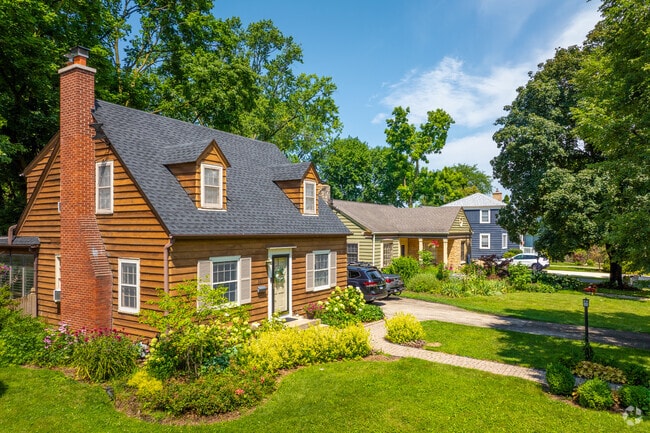 A row of homes lines the streets of cozy Southwest St. Charles.
