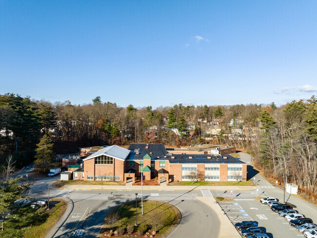 New Searles Elementary School in Nashua, NH serves grades K-5.