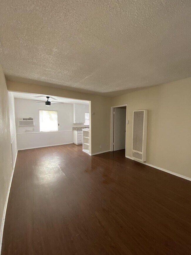 Park Plaza, Reseda, CA 91335 - photo 7